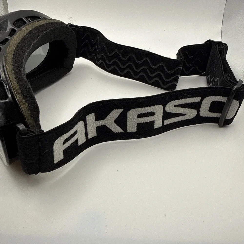 AKASO Authentic Black LENS Ski Goggles Snowboard -& Travel Bag Mint